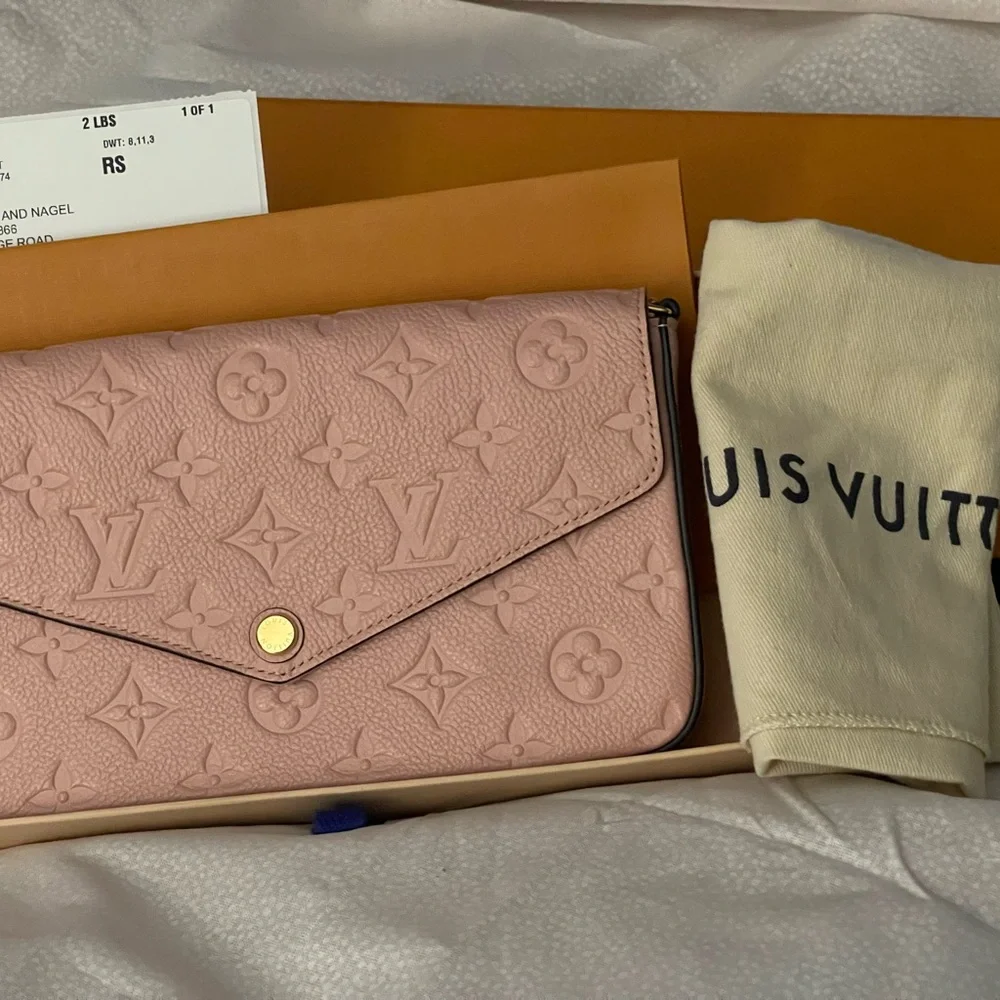 Louis Vuitton pochette Felicie gm soft pink 100% authentic full inclusion new